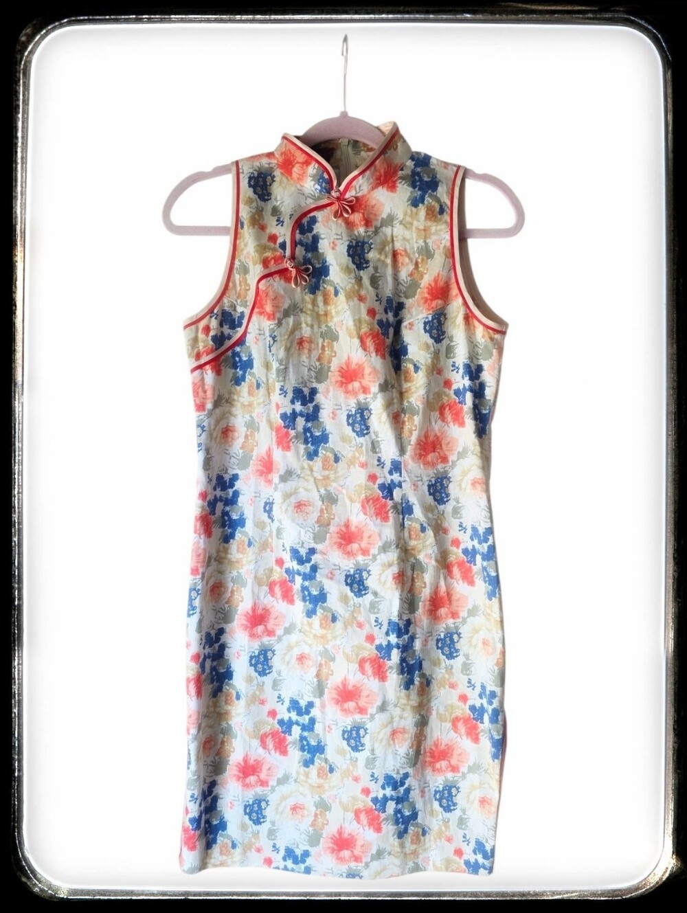 Monica Quen Sleeveles Floral Print with Mandarin Collar, Red piping, Floral Prin